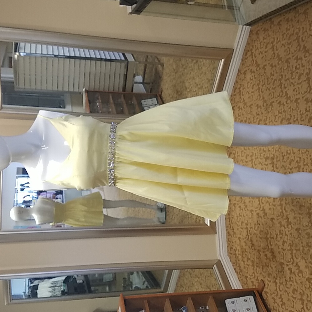 Honey and Rosie size 0 homecoming dress